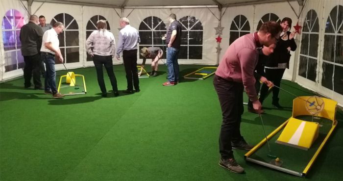 Minigolfbahnen bei einer Firmenfeier