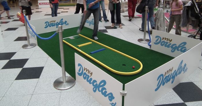 Mobile Minigolfbahn im Einkaufscenter