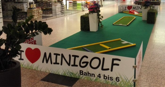 Minigolfbahn in einem Shopping-Center